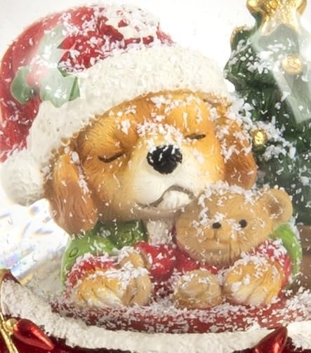 Schneekugel mit Welpe Hund, festliche Dekoration aus Harz, roter Sockel mit Weihnachtsbäumen und Sch