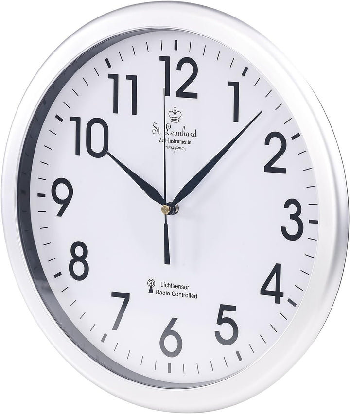 St. Leonhard Wanduhr beleuchtet: Funk-Wanduhr mit Zifferblatt-Beleuchtung & Lichtsensor, kabellos (F
