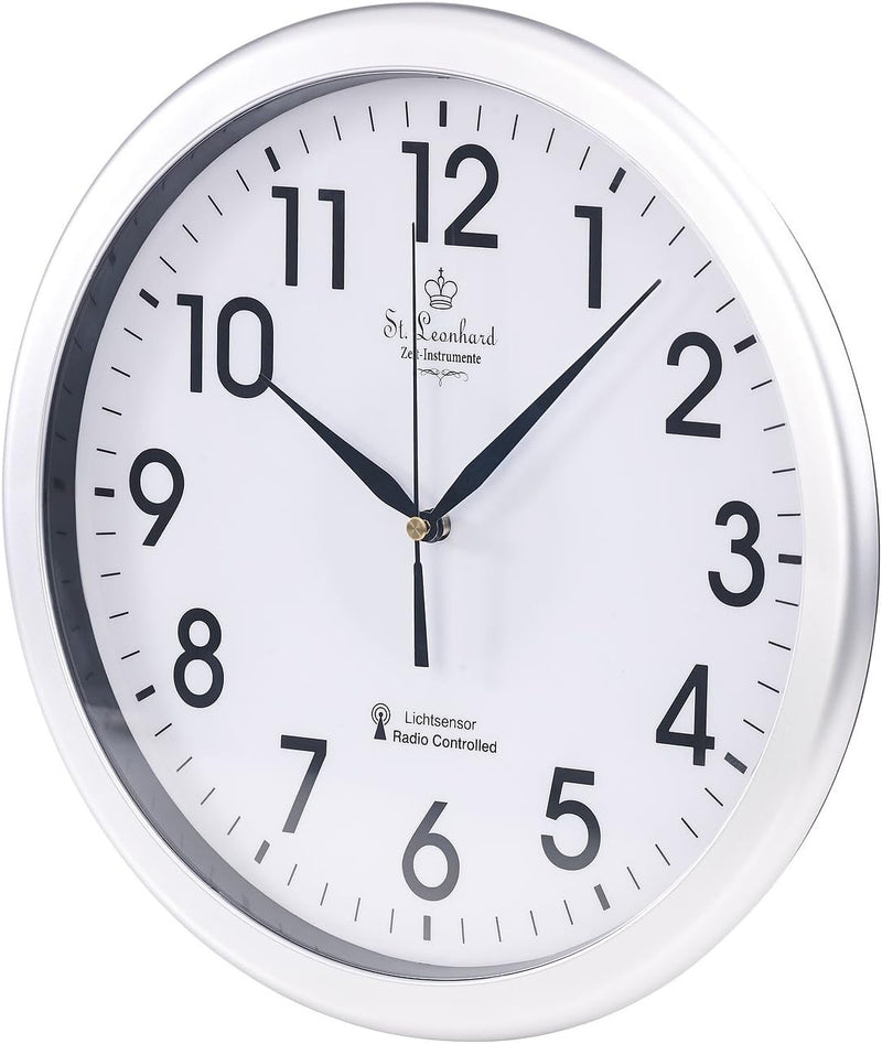 St. Leonhard Wanduhr beleuchtet: Funk-Wanduhr mit Zifferblatt-Beleuchtung & Lichtsensor, kabellos (F