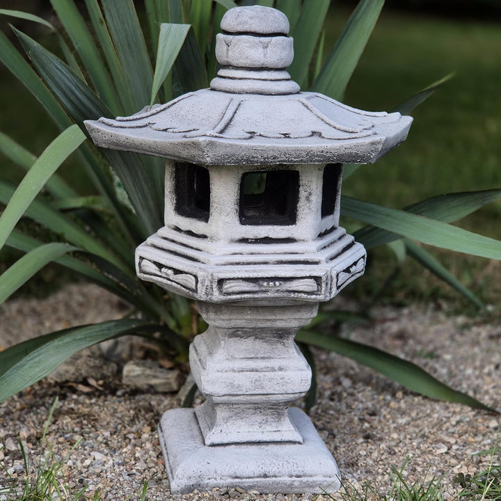 FABRIQ Japanische Laterne Yukimi-Doro 42 cm – Schwarz – Frostbeständige Steinlampe – Asiatische Gart