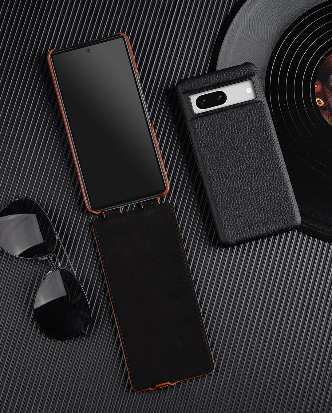 STILGUT UltraSlim kompatibel mit Google Pixel 7 Hülle - Pixel 7 Flip Case aus Leder, Klapphülle, Han