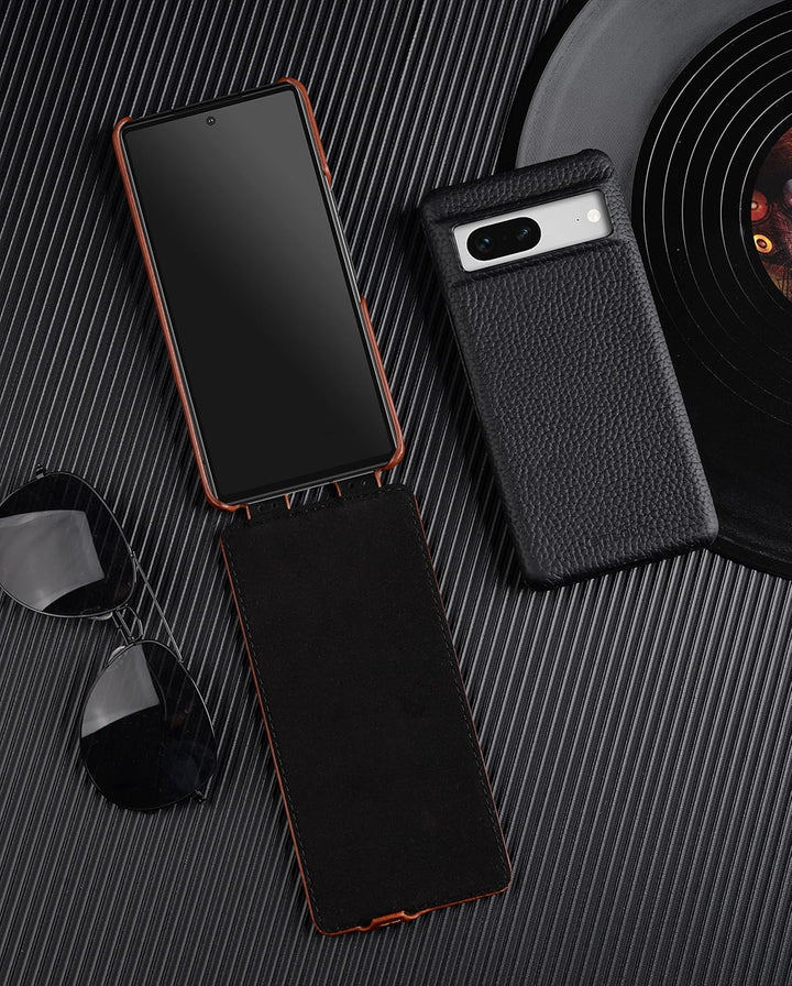 STILGUT UltraSlim kompatibel mit Google Pixel 7 Hülle - Pixel 7 Flip Case aus Leder, Klapphülle, Han