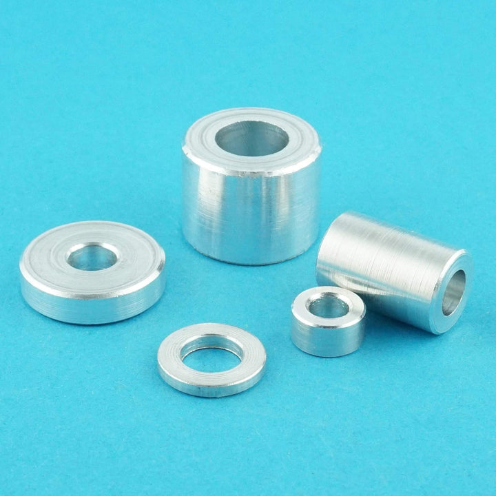 Eisenwaren2000 |M8 Distanzhülse aus Alu - Ø aussen: 15 mm; Ø innen: 9 mm; Länge: 5 mm - (50 Stück) A