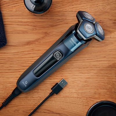 Philips Shaver Series 7000 – Elektrischer Nass- und Trockenrasierer für Herren mit ausklappbarem Tri