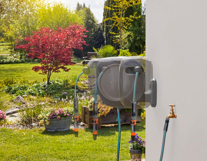Gardena 8040 15 m ausziehbare Spule mit Schlauchführung, Fuss, grau 50 ft mit extra Schlauchführung,