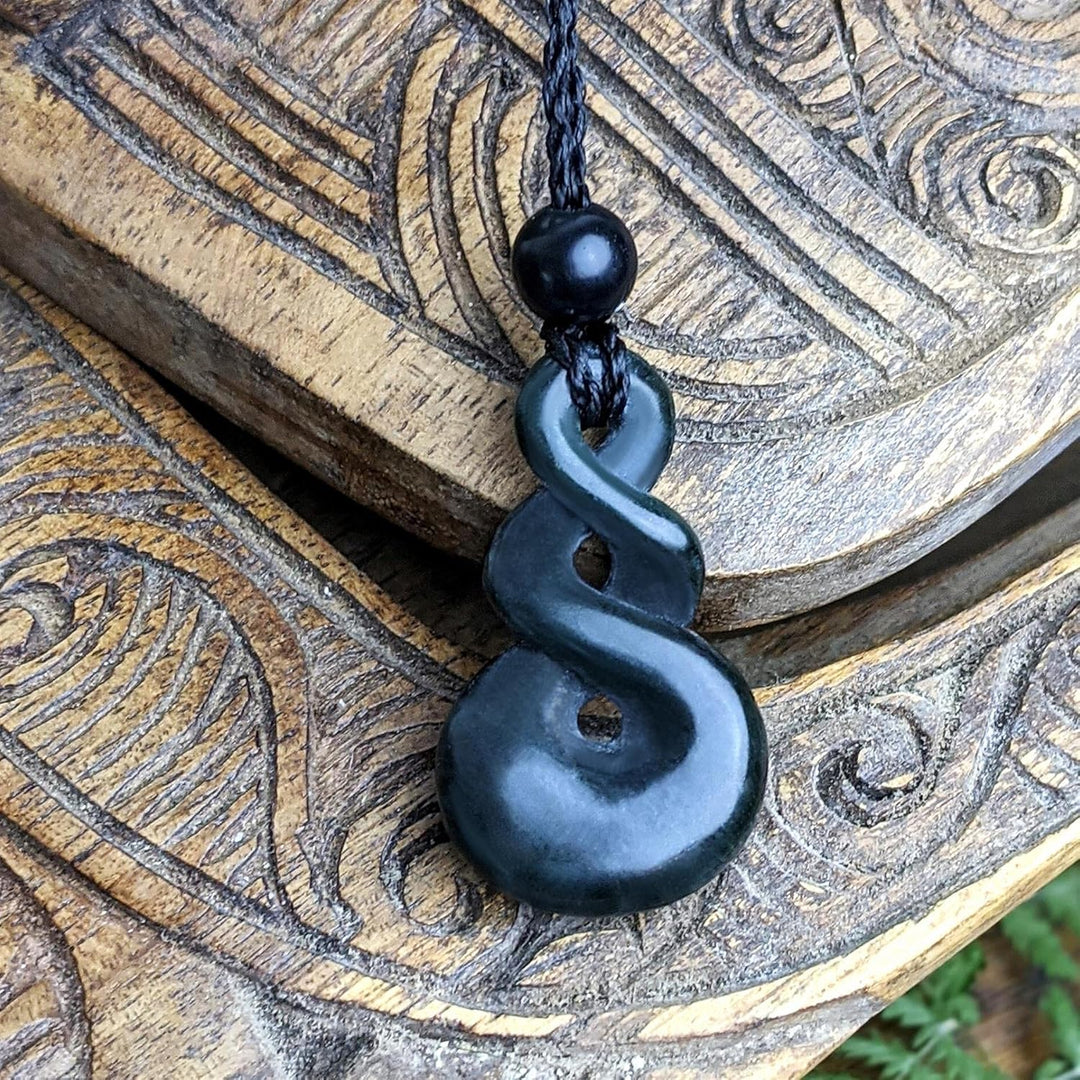81stgeneration Anhänger Halskette Pikorua Geschnitzte Schwarze Nephrit-Jade für Herren und Damen