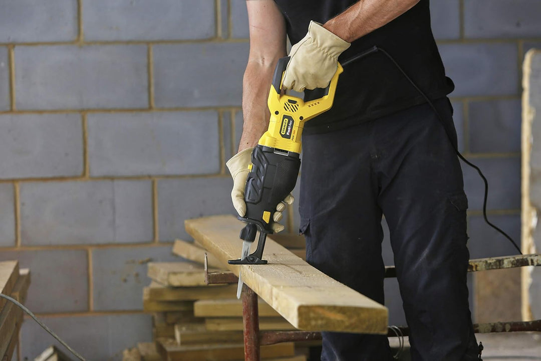 Stanley FatMax Pendelhub-Säbelsäge FME365K (1050 Watt, 28 mm Hublänge, max. 275 mm in Holz, Leerlauf