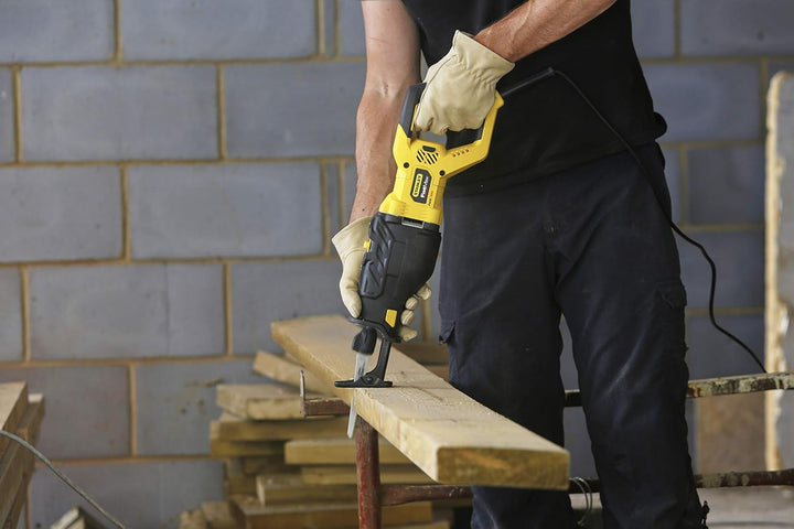 Stanley FatMax Pendelhub-Säbelsäge FME365K (1050 Watt, 28 mm Hublänge, max. 275 mm in Holz, Leerlauf