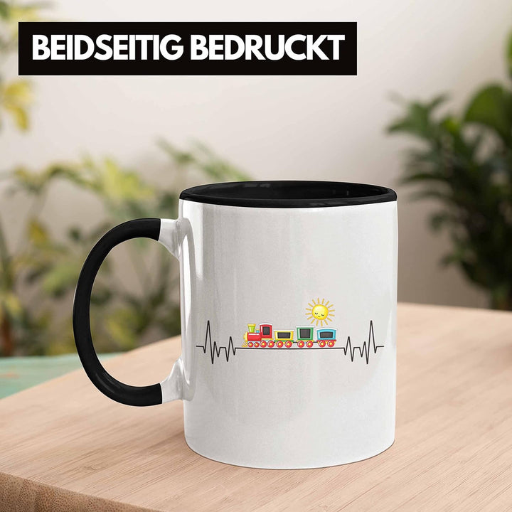 Trendation - Zug Züge Herzschlag Tasse Geschenk für Eisenbahner Zugführer Hobby Geschenkidee (Schwar