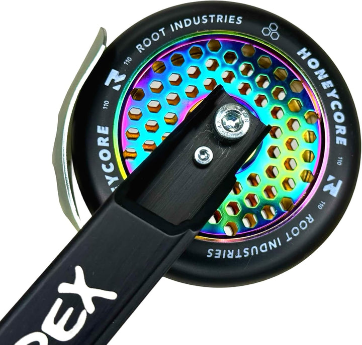 Root Industrie Air Honeycore 110mm Stunt-Scooter Rolle + Fantic26 Sticker (Rainbow Neochrome/Pu Schw
