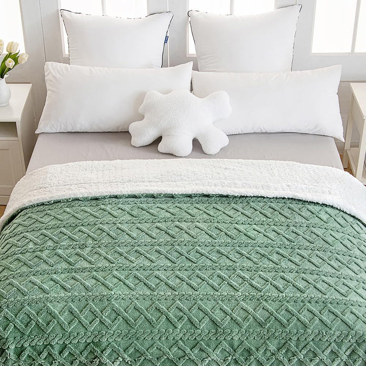 MIULEE Kuscheldecke Decke Sofa Wohndecke 130x150 cm Lammdecke Bettdecke Gestreifte Flauschige Weiche