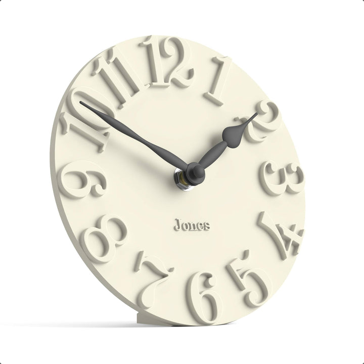 JONES CLOCKS® Hampstead Schreibtisch Uhr | Freistehend | Blasscreme | Elegante, erhabene Ziffern | I