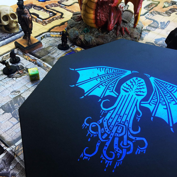 Fantasydice - Thulhu Tome Blue - Würfeltablett - 20,3 cm achteckig mit Deckel und Würfelfel-Bereich