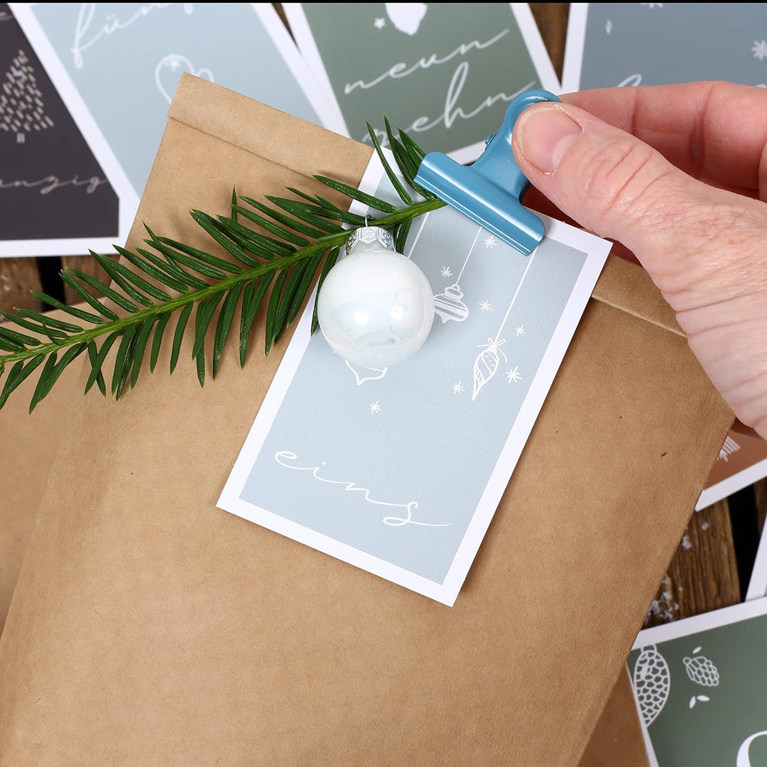 Papierdrachen Adventskalender 2025 zum Befüllen - 24 Geschenktüten mit Zahlenkarten & Metallklammern