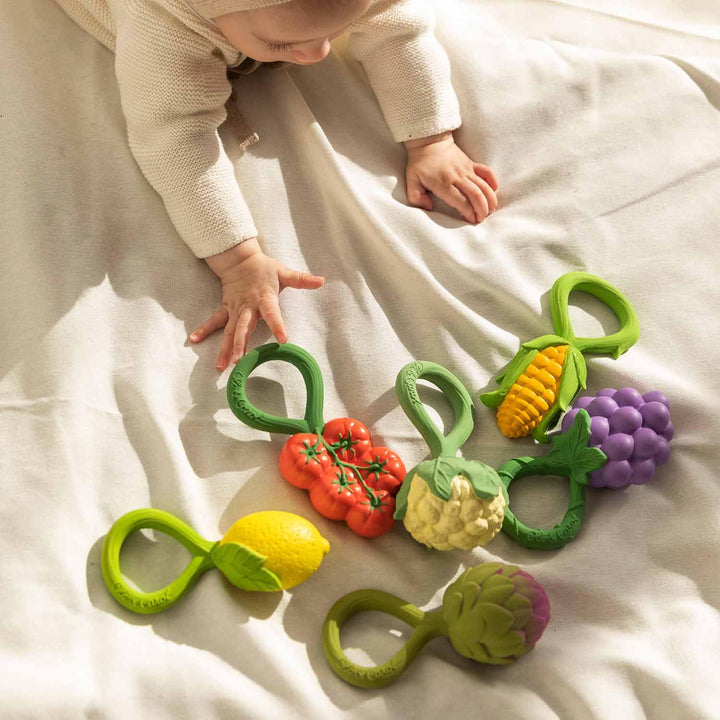 Oli &amp; Carol Artischoke 2in1 Beissspielzeug Rasselspielzeug Spielzeug ab 0+ Baby grün lila