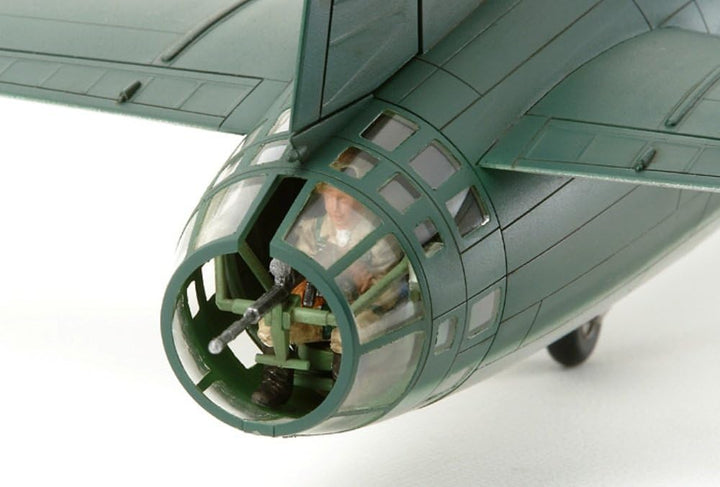 Tamiya 300061110-1:48 WWII Mitsubishi G4M1 Modell 11 (17), Flugzeug