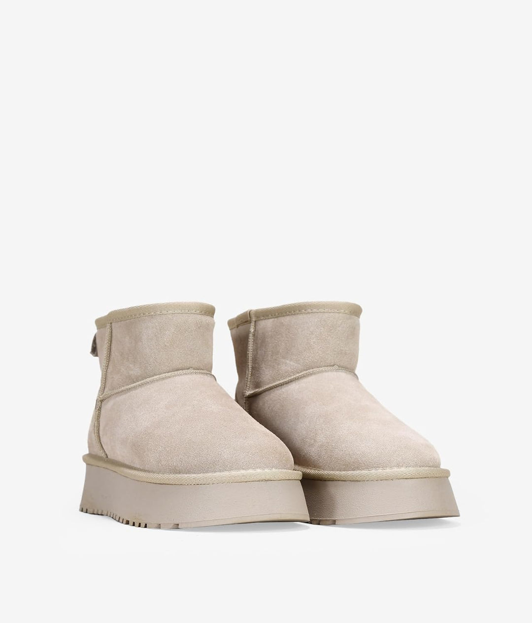 BOSANOVA Stiefeletten im australischen Stil aus Spaltleder mit mittlerem Schaft von 12 cm, Logo-Deta