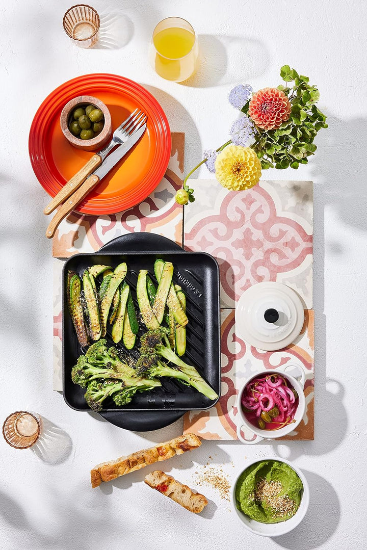 Le Creuset Quadratische Grillplatte aus Gusseisen mit Hilfsgriff, 24 cm, Kirschrot, 20205240600460,