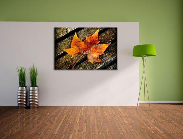 Pixxprint kleines Herbstblatt auf Holz auf Leinwand, XXL riesige Bilder fertig gerahmt mit Keilrahme