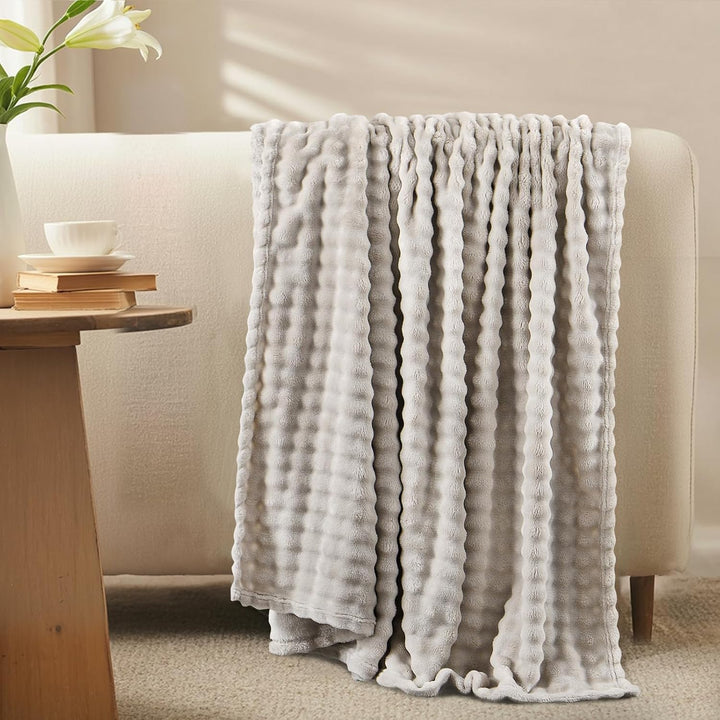 RUIKASI Bubble Decke Kuscheldecke Flauschig Beige - 150x200cm Sofadecke & Couchdecke aus Plüsch, War