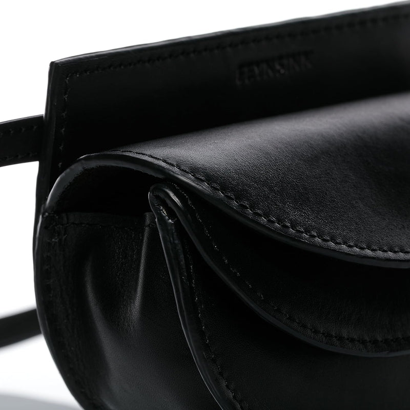 FEYNSINN Berlin Umhängetasche MARVI aus Premium Leder I Hüfttasche klein für Damen I Body Bag schwar