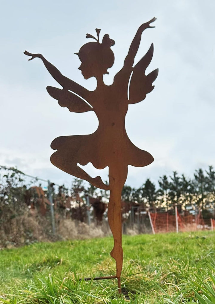 Gartenfigur Fee Ballerina Arme hoch 81cm zum Stecken Gartenstecker Edelrost Gartendeko Wetterfest Ro