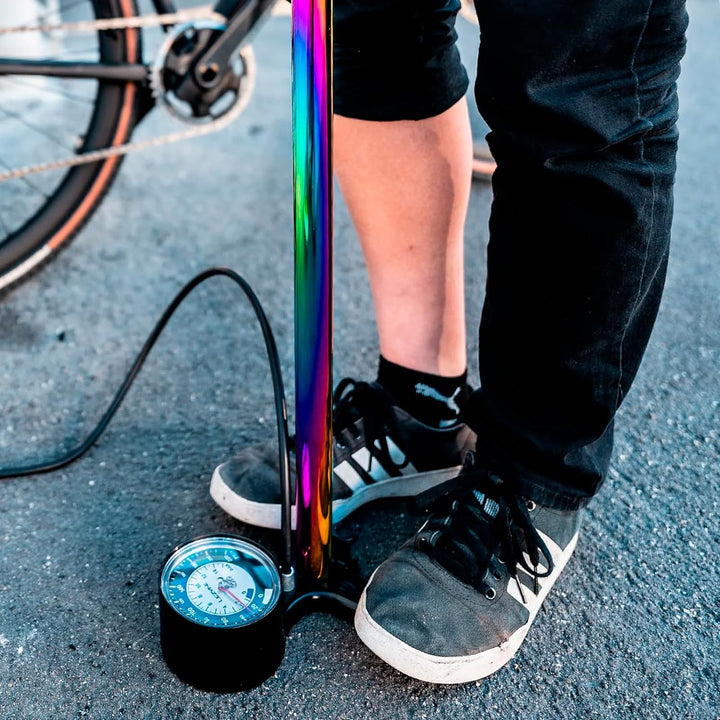 LEZYNE Klassische Fahrradreifenpumpe mit Bodenantrieb, Hochdruck 220 psi, 8,9 cm Messgerät, Presta-