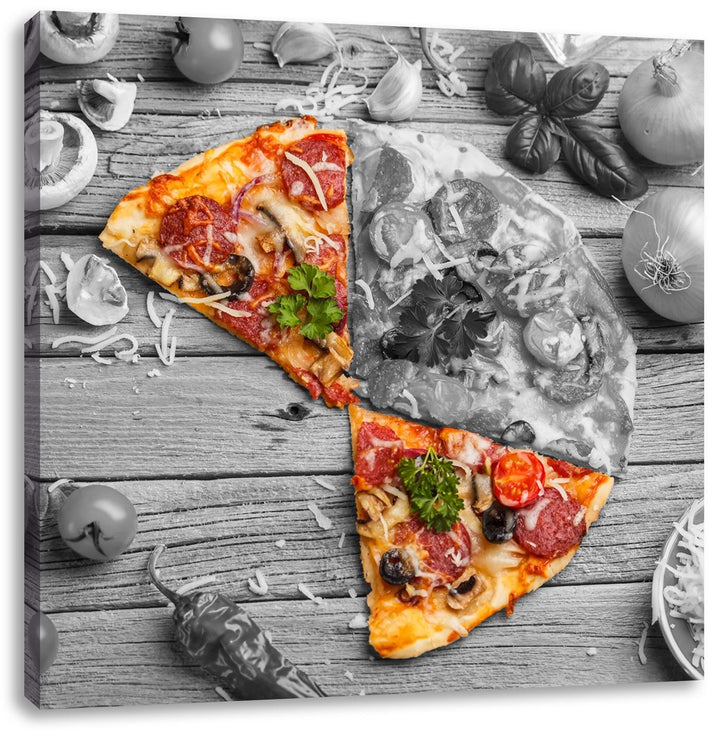 Pixxprint Pizza auf Holztisch als Leinwandbild/Grösse: 70x70 cm/Wandbild/Kunstdruck/fertig bespannt,