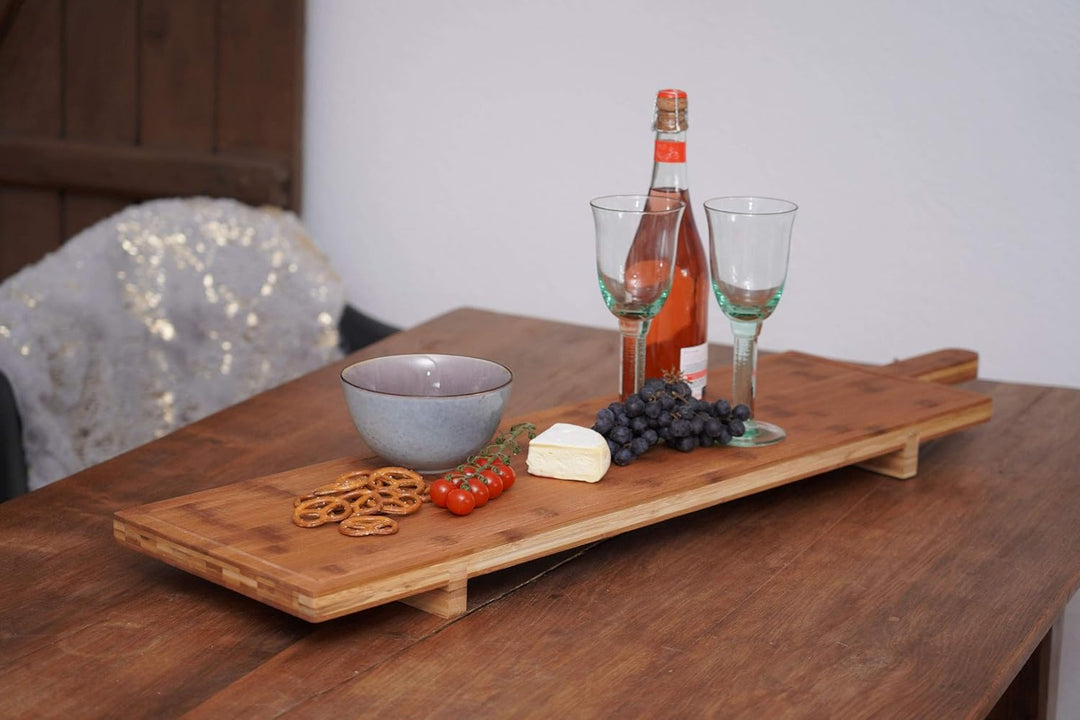 Holz Servierplatte mit Standfuss - 100 x 26 cm - XXL Käsebrett mit Griff - Servierplatte Holzbrettch