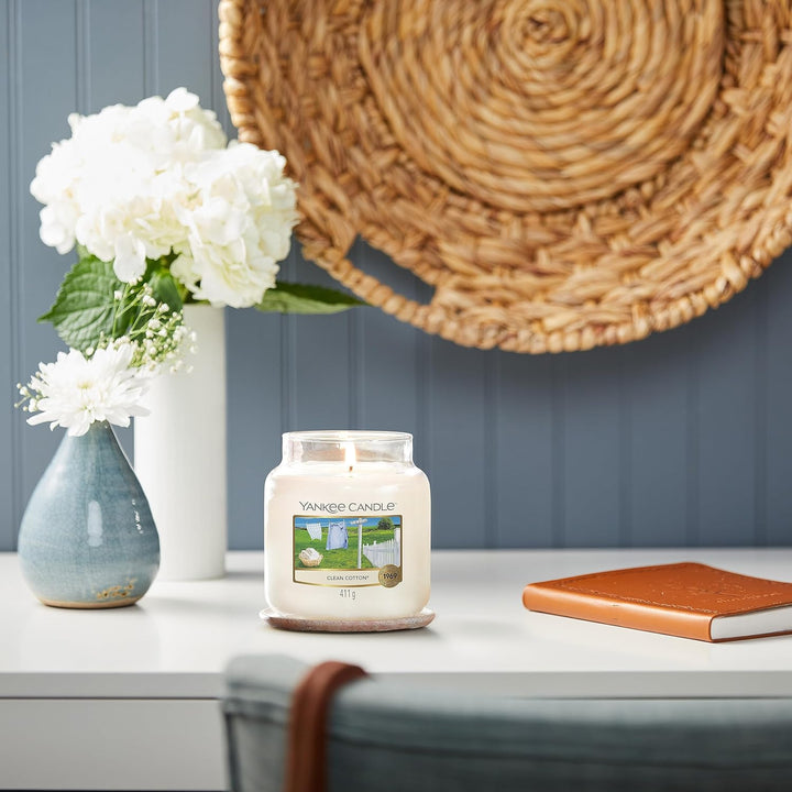 Yankee Candle Duftkerze im Glas (mittelgross) | Clean Cotton | Brenndauer bis zu 75 Stunden, Clean C