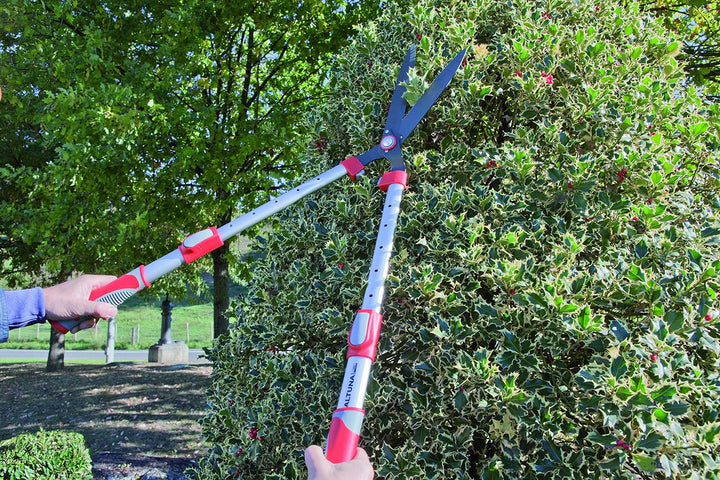 Cortasetos telescópico de hoja ondulada para jardín. Empuñadura bimaterial. Longitud telesópica de 6