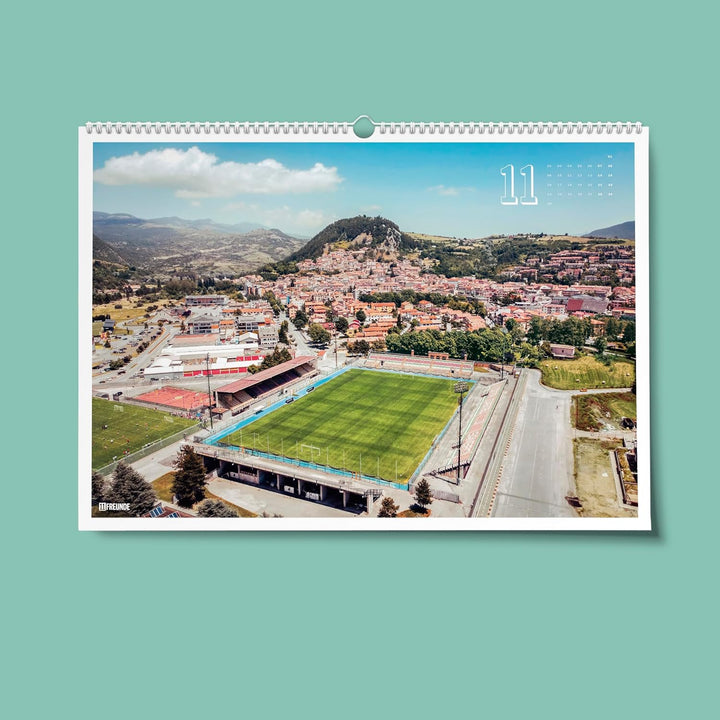 11FREUNDE - Die ganze Welt ist ein Spielfeld – Wandkalender - Fussballkalender mit 12+1 Fotodrucken