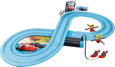 Carrera FIRST Disney Pixar Cars - Power Duell Autorennbahn für Kinder ab 3 Jahren I 2,4m Rennstrecke