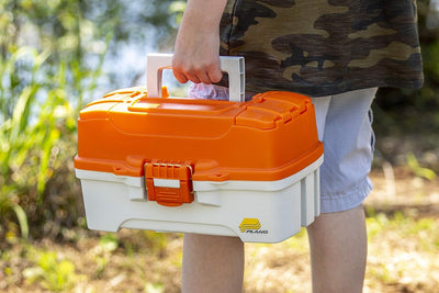 Plano Let's Fish Tackle Box für Angelzubehör Drei - Tablett Orange/Braun, Drei - Tablett Orange/Brau