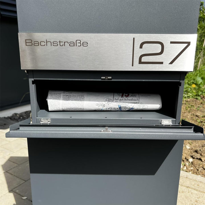 Metzler Standbriefkasten freistehend in Anthrazit RAL 7016 aus Stahl mit Zeitungsfach - personalisie