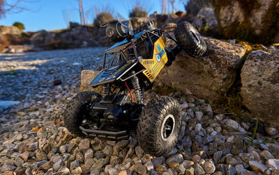 Carson 500404192 404192 1:14 Movie App Crawlee 2.4G 100% RTR Gold, RC Crawler, Offroad geeignet, Gel