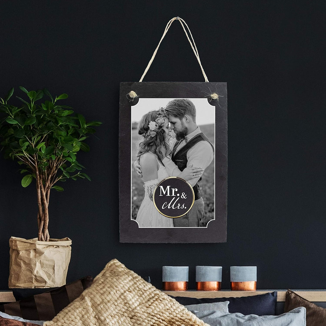 wandmotiv24 Schiefertafel Hochzeit Mr. & Mrs., Aufhängeschild mit Strick, Personalisierbar Digitaldr