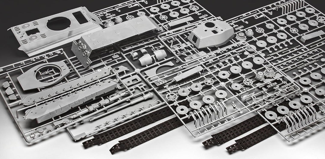 Revell 80-3249 Modellbausatz Panzer 1:35 - TigerII Ausf.B (Henschel Turret) im Massstab 1:35, Level