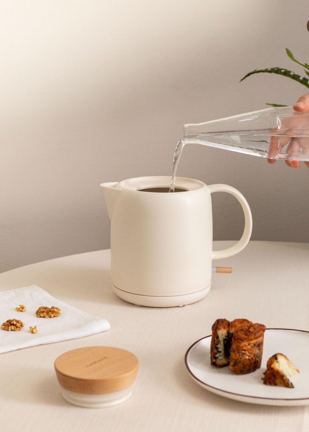 CREATE/KETTLE CERAMIC/Keramischer Wasserkocher Cremeweiss/Keramikgehäuse, Aufheizen in 5 Minuten, 1L