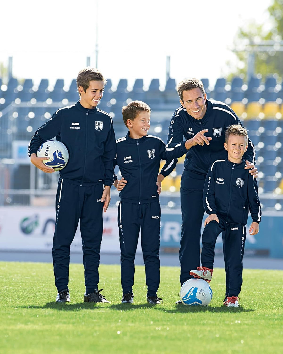 JAKO Kinder Striker 2.0 Trainingsanzug Polyester 140 Schwarz/Weiss, 140 Schwarz/Weiß