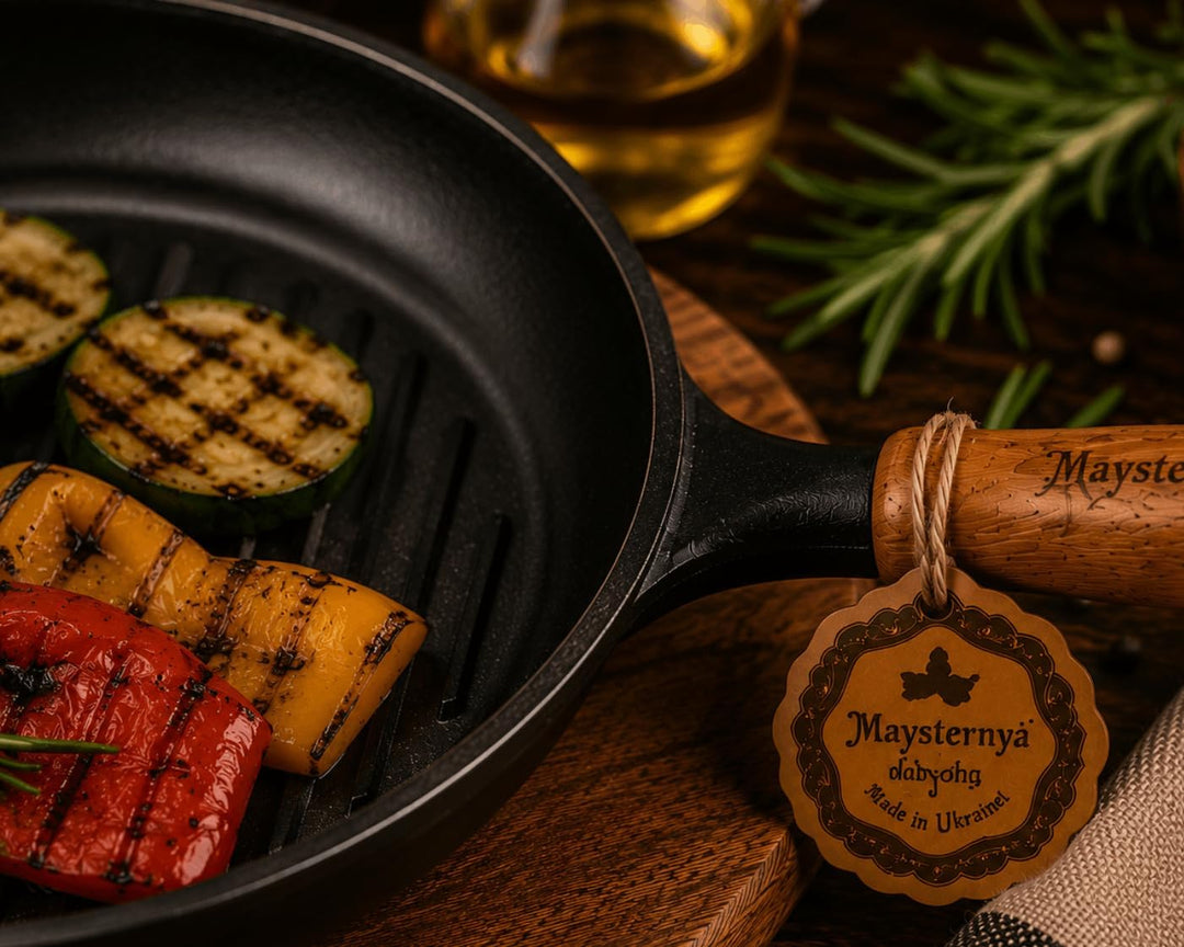 WDMT Maysternya™ Grillpfanne Gusseisen mit Holzgriff - ø 24 x 4 cm - Gusseisenpfanne für alle Herdar