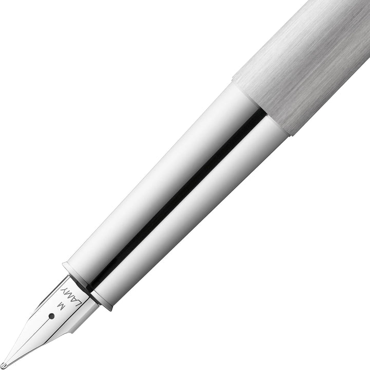 LAMY scala Füllhalter 051 - Füller aus strichmattiertem Edelstahl in der Farbe Silber mit Griffstück