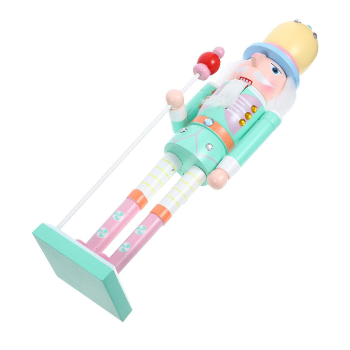 Weihnachtlicher Nussknacker Holzfigur in Pastellfarben Handgefertigte Weihnachtsdekoration für Tisch