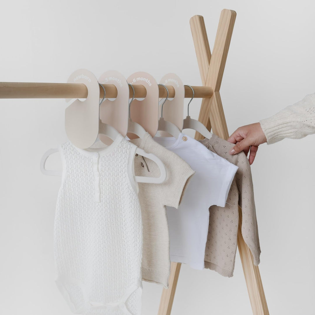 3 Sprouts Baby Schrank-Set, 15 Bügel und 8 Grössentrenner, Creme und Neutral Cremefarben und Neutral