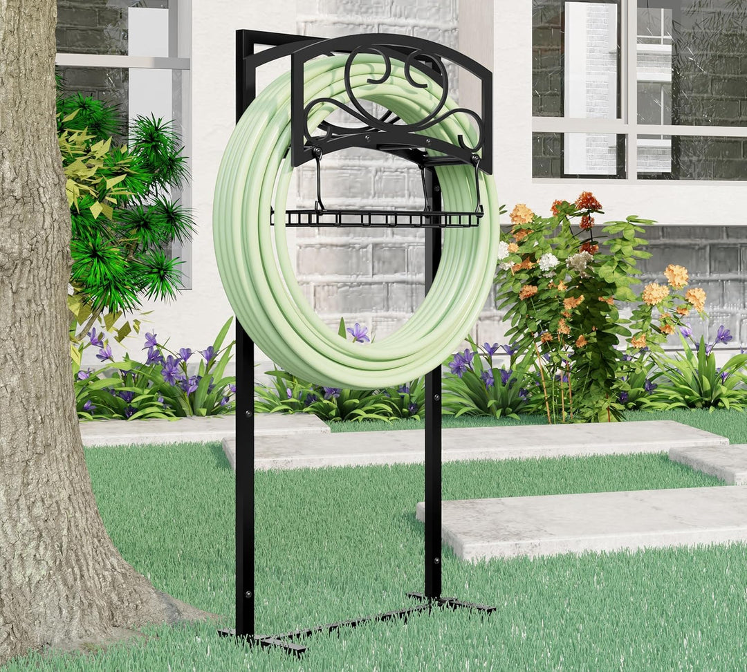 Kingson freistehender Gartenschlauchhalter mit Aufbewahrungskorb, strapazierfähiger, schwarzer pulve
