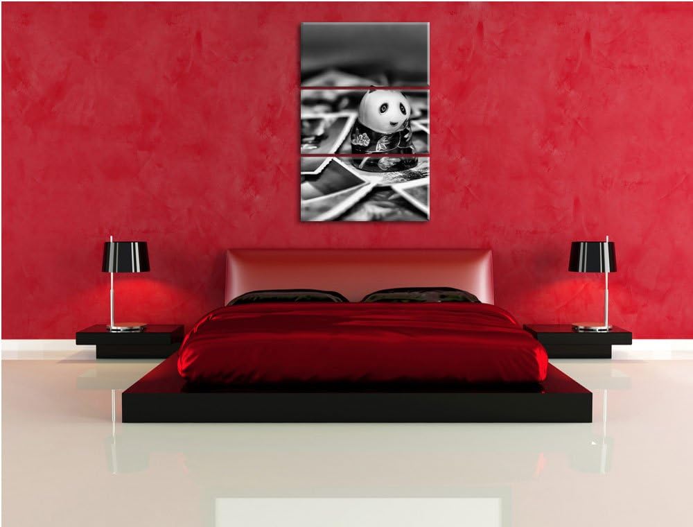 Pixxprint Panda Figur zwischen Fotografien als Leinwandbild/Grösse: 3 Teilig (120x80) cm/Wandbild/Ku