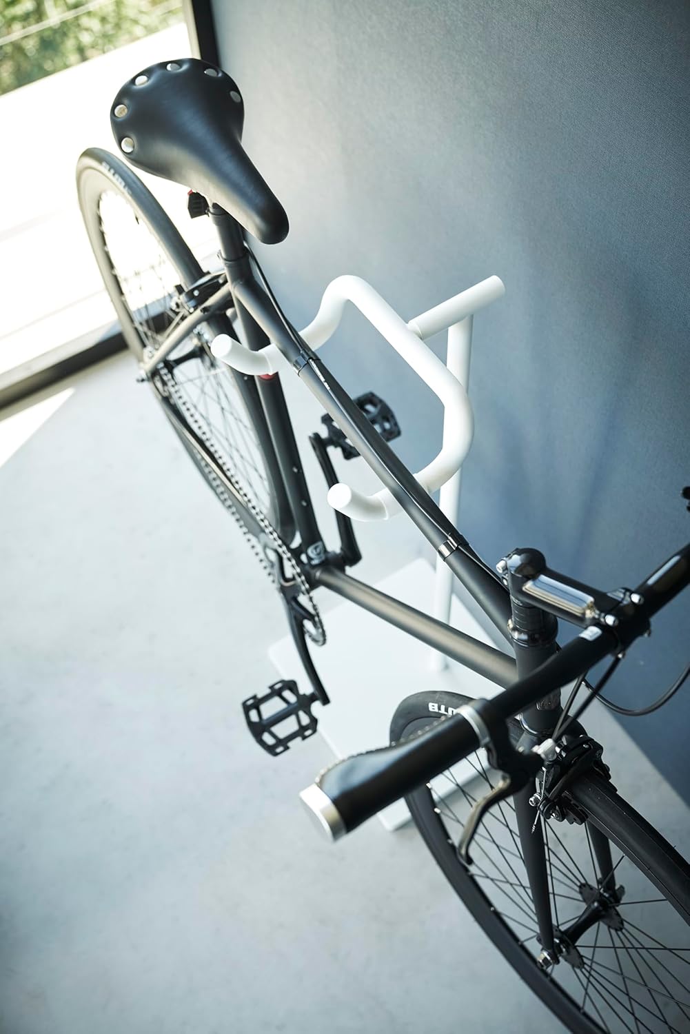 Yamazaki 1965 TOWER Bicycle Stand, white, Steel/Polypropylene/Silicone, 38 x 33 x 94 cm Weiss, Weiss