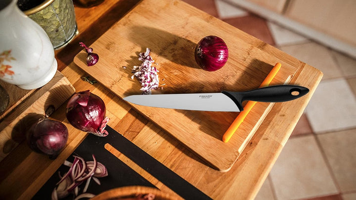 Fiskars Küchenmesser, Klingenlänge: 21 cm, Edelstahl / PP-Kunststoff, Schwarz, Essential, 1023776 St