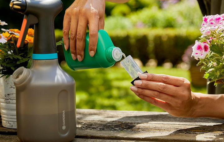 Gardena Pumpsprüher 1l: Indoor Pumpsprüher mit 360°-Funktion, Messingdüse, grosse Öffnung, lichtdurc