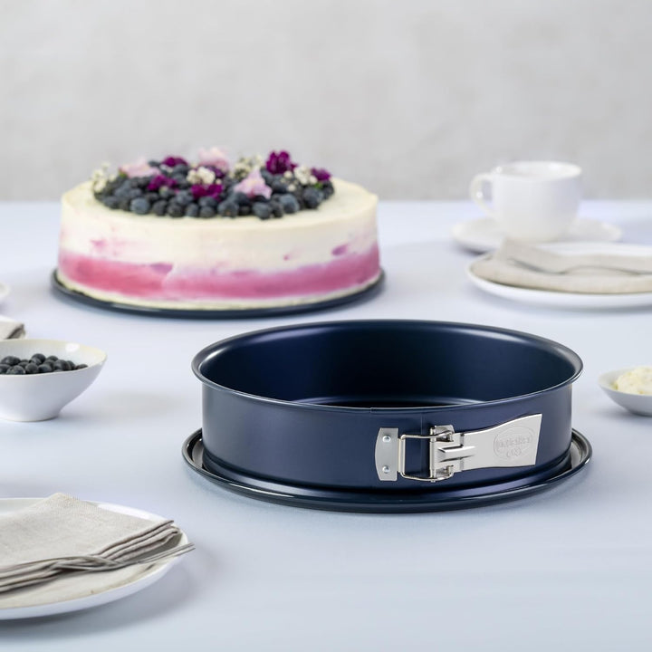 Dr. Oetker Springform Ø 28 cm Back-Liebe Emaille – Runde Backform mit schnitt- & kratzfestem Emaille